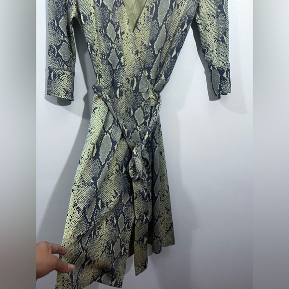 Elegant Snake Print Wrap Dress - Picture 8 of 9
